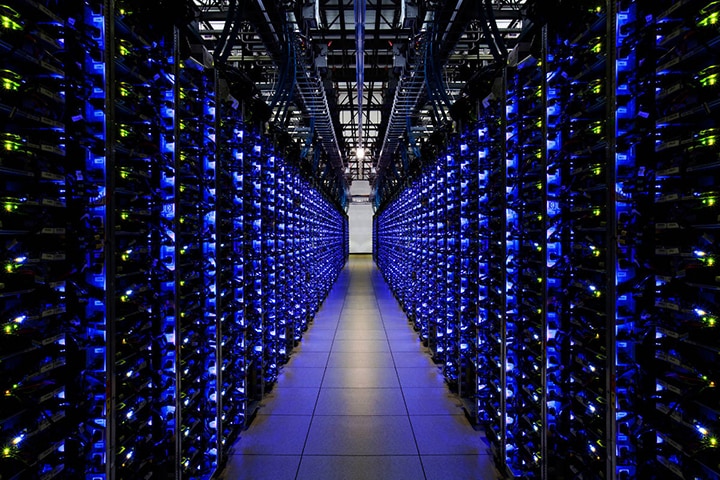 Googleのデータセンターの写真は、サイトで公開されている。Googleを支える心臓部でもある